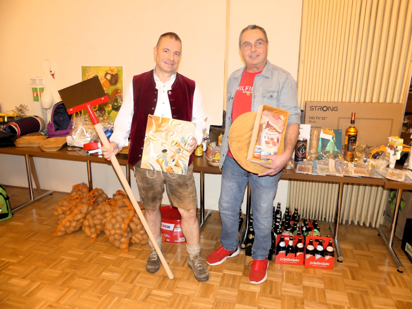 Nachbericht: Christbaumversteigerung 2025 - Bild 1