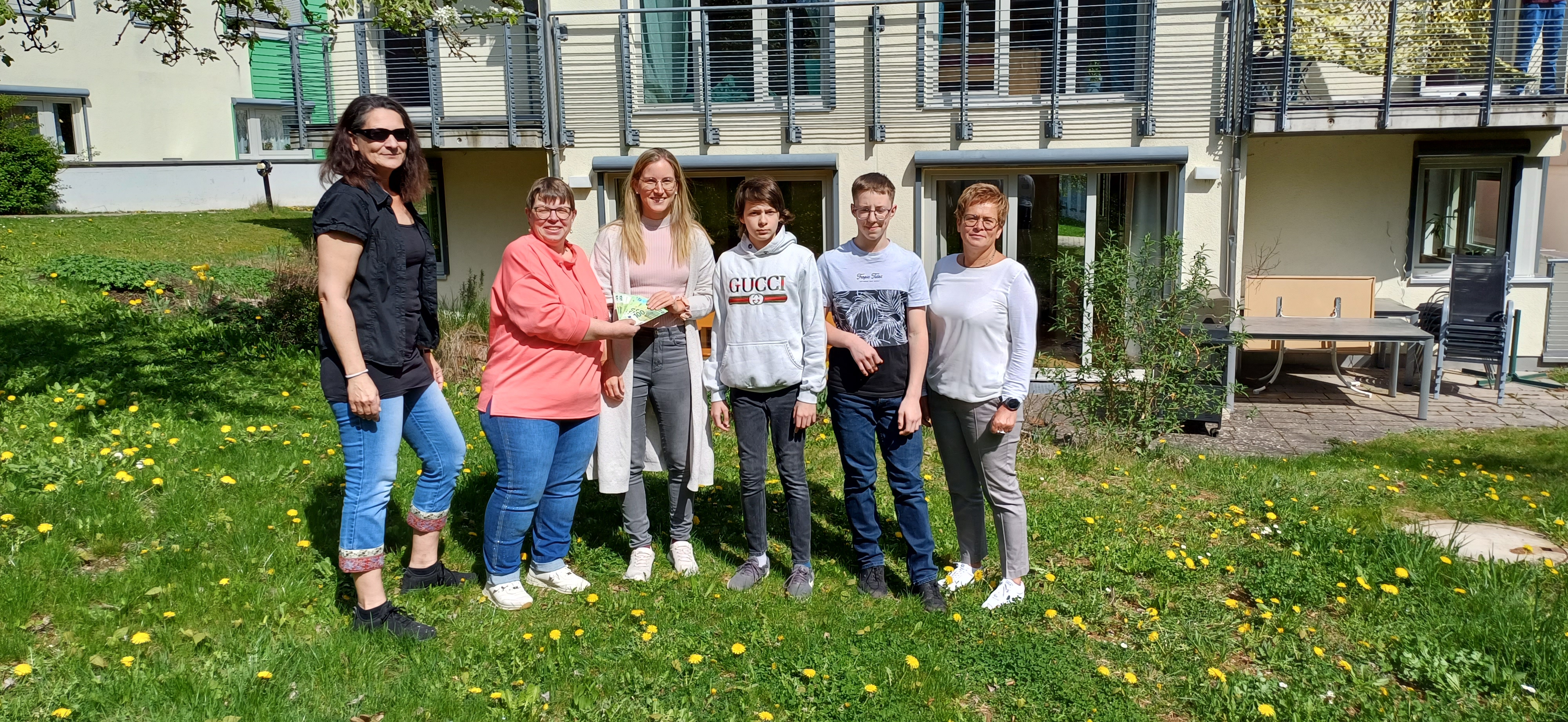 Geschenkübergabe an das Kinderheim Parsberg